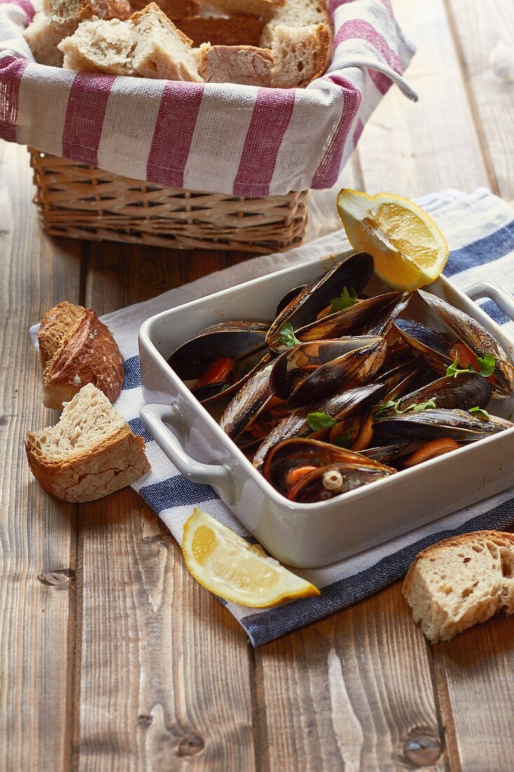 Mejillones a la marineira (Spanish mussel dish)