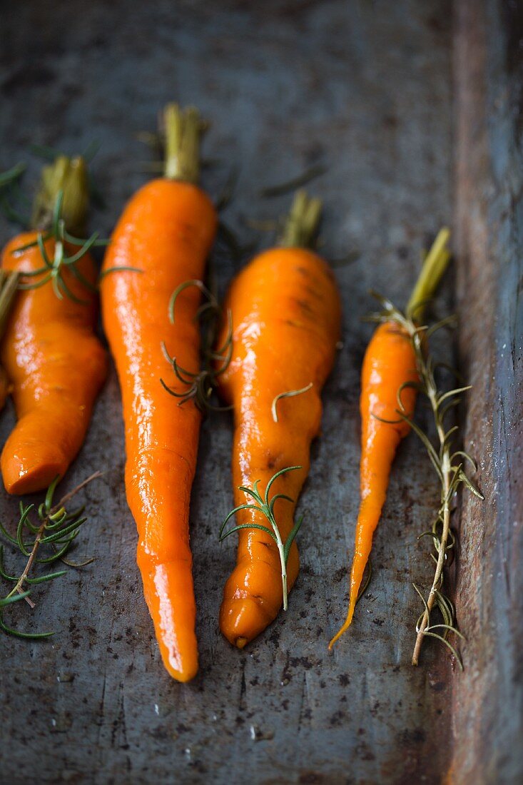 Baked carrots with rosemary