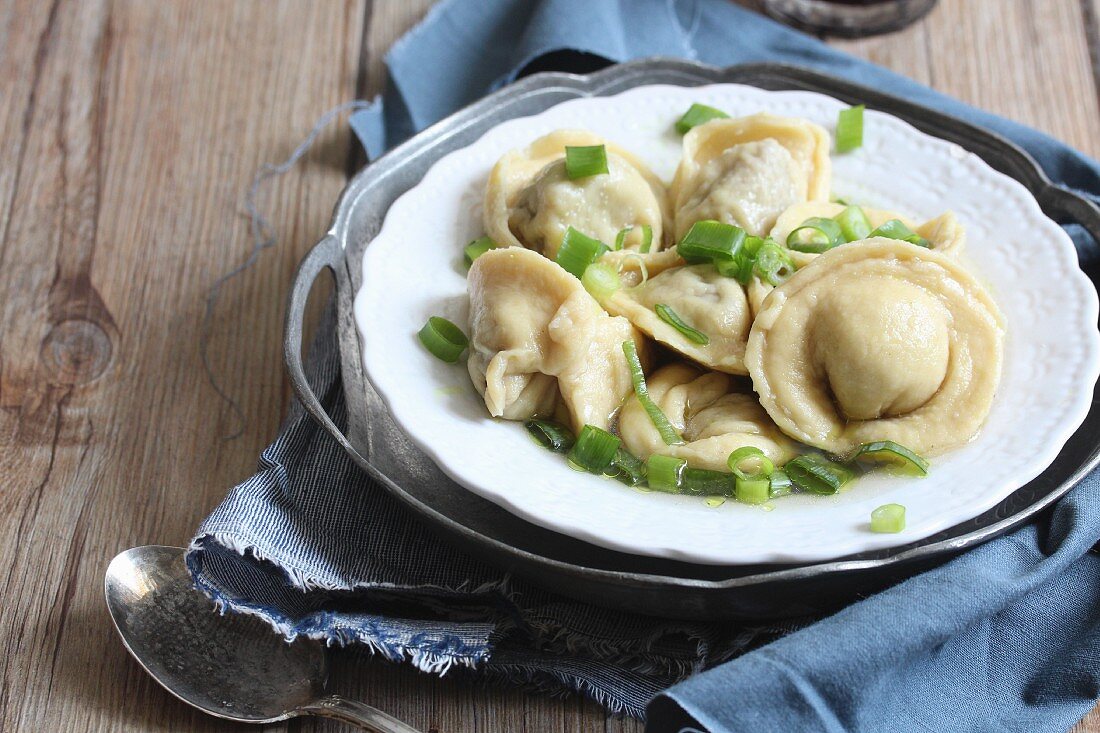 Tortellini with spring onions