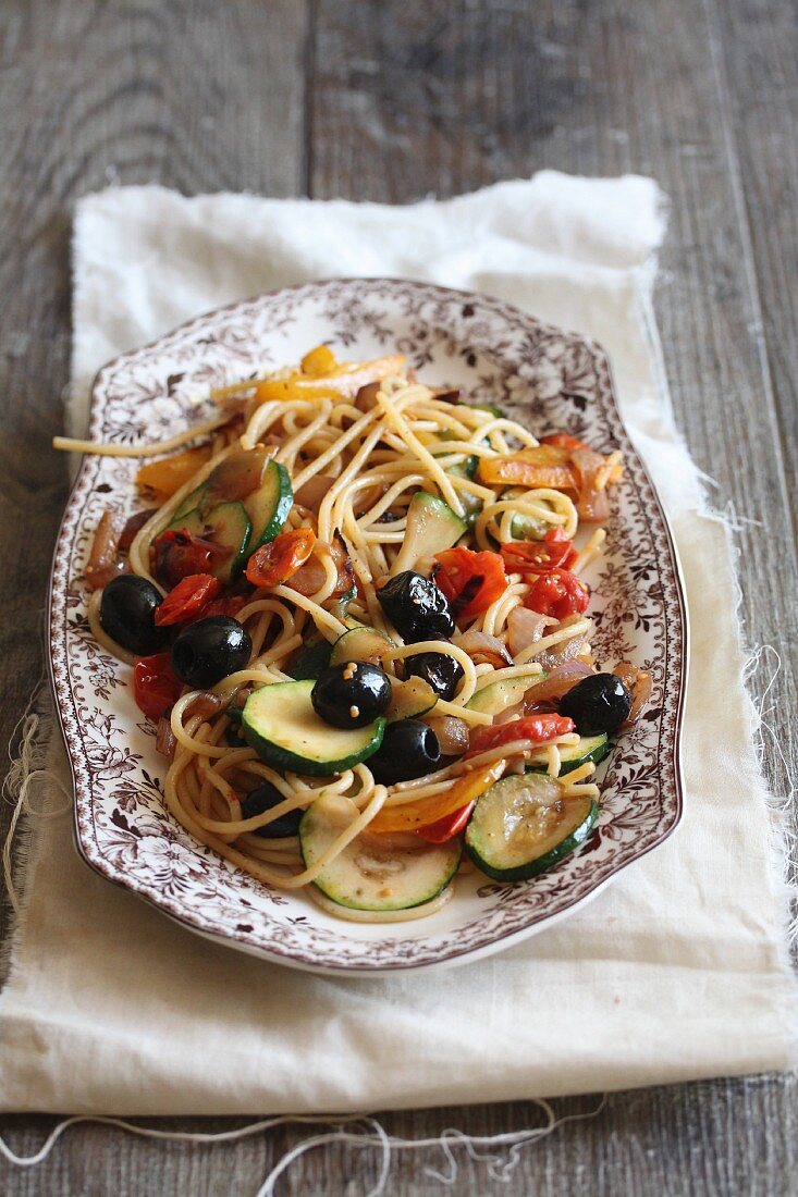 Spaghetti Primavera mit Gemüse