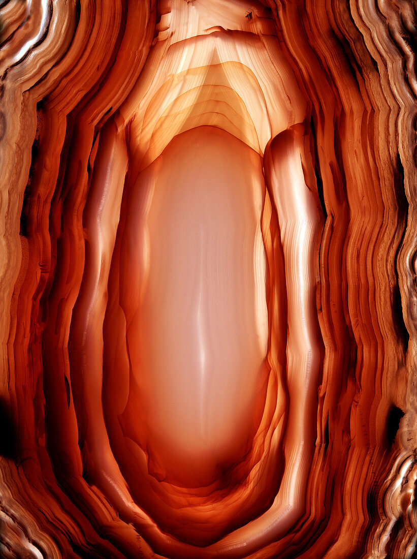 Concentric banding in agate