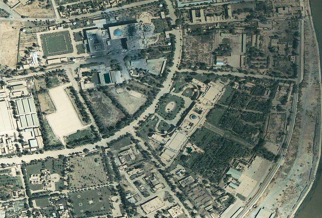 Bombed palace in Baghdad
