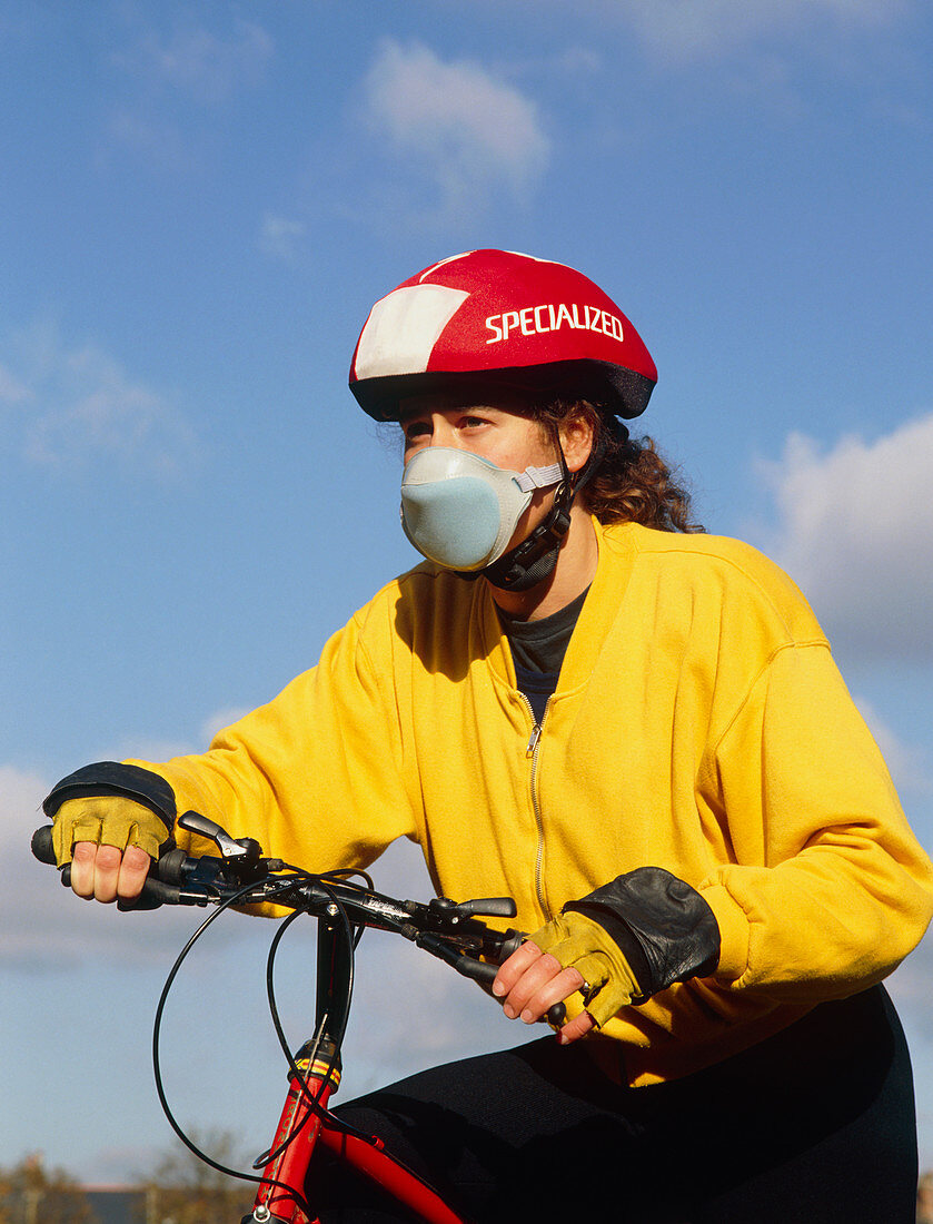 Cyclist wearing face mask to filter out fumes