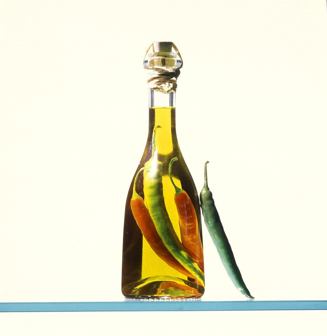 Olivenöl mit Chilischoten