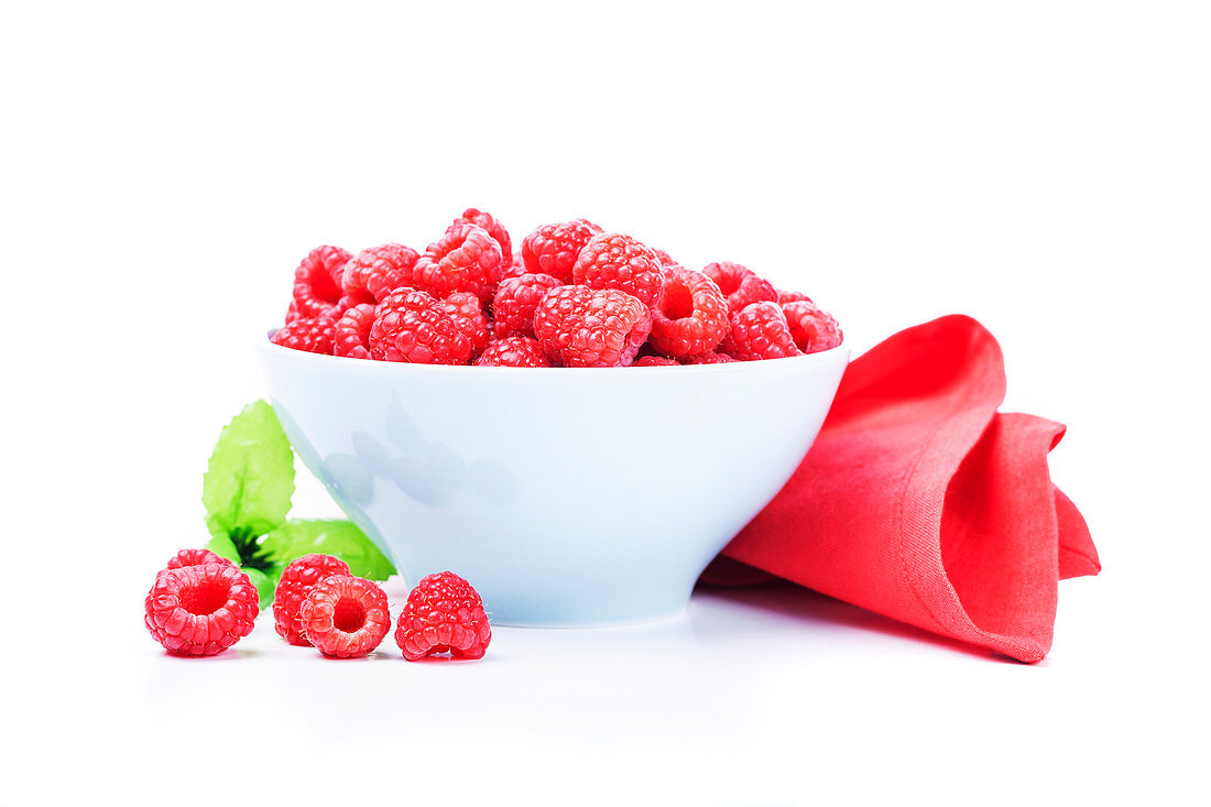 Fresh raspberries in a bowl