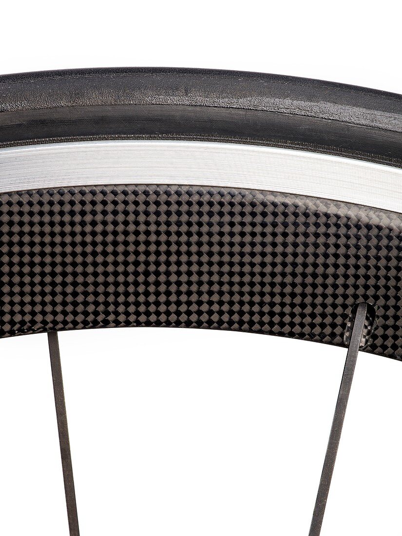 Carbon fibre bicycle wheel