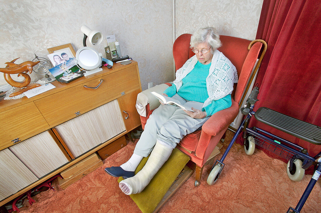 Elderly woman with a broken leg
