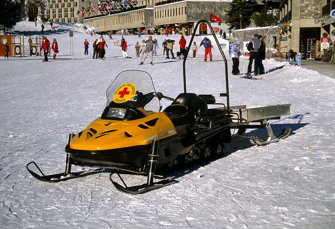 Ski mobile ambulance