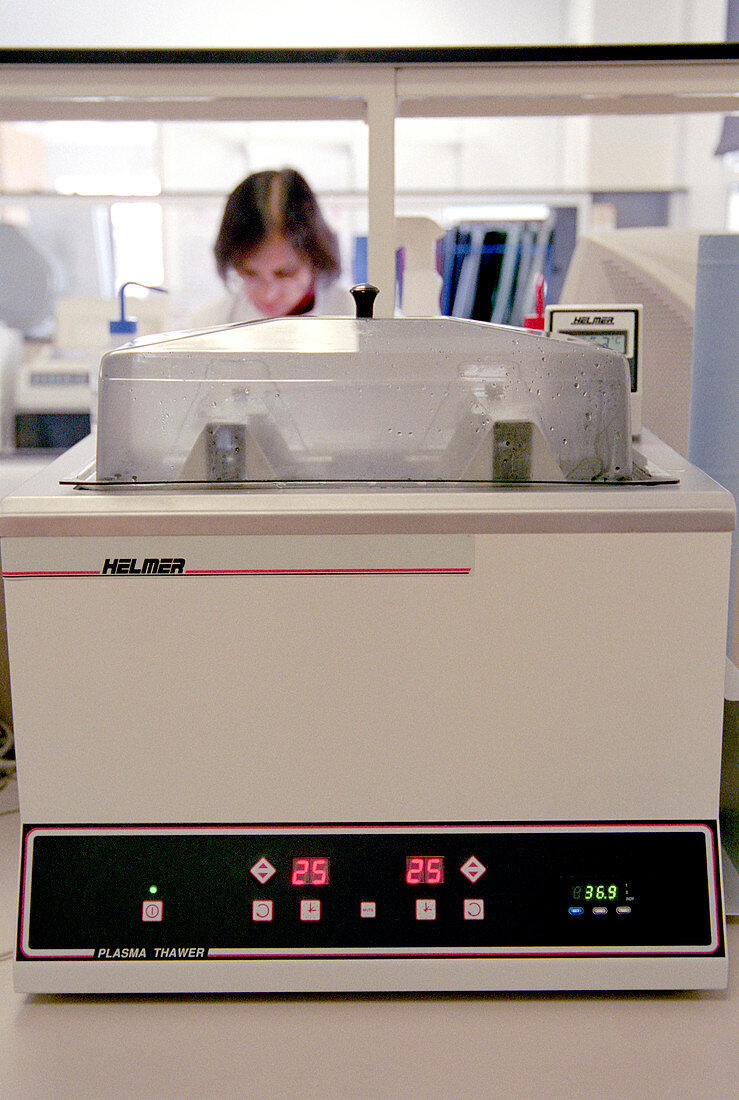 Blood plasma thawing machine