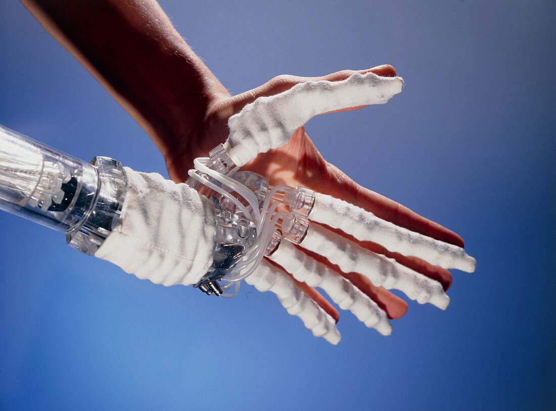 Artificial hand