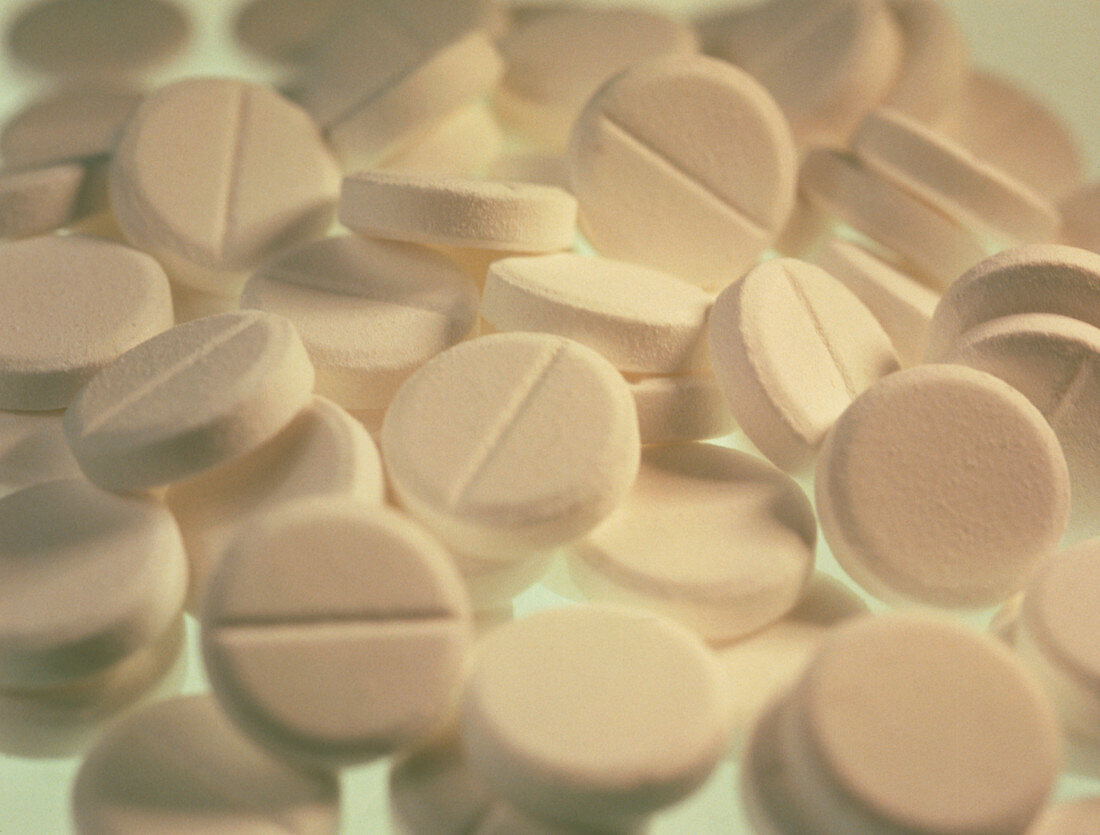 Several aspirin pills