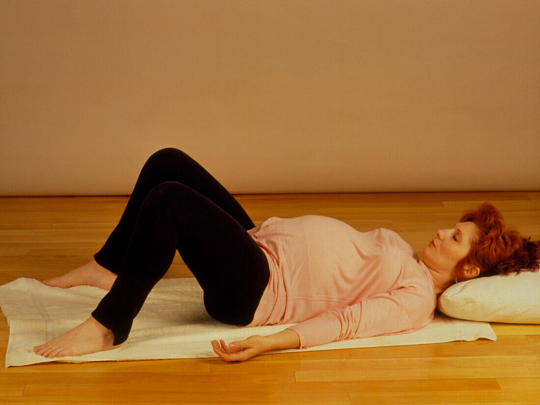 Full-term pregnant woman during prenatal exercise