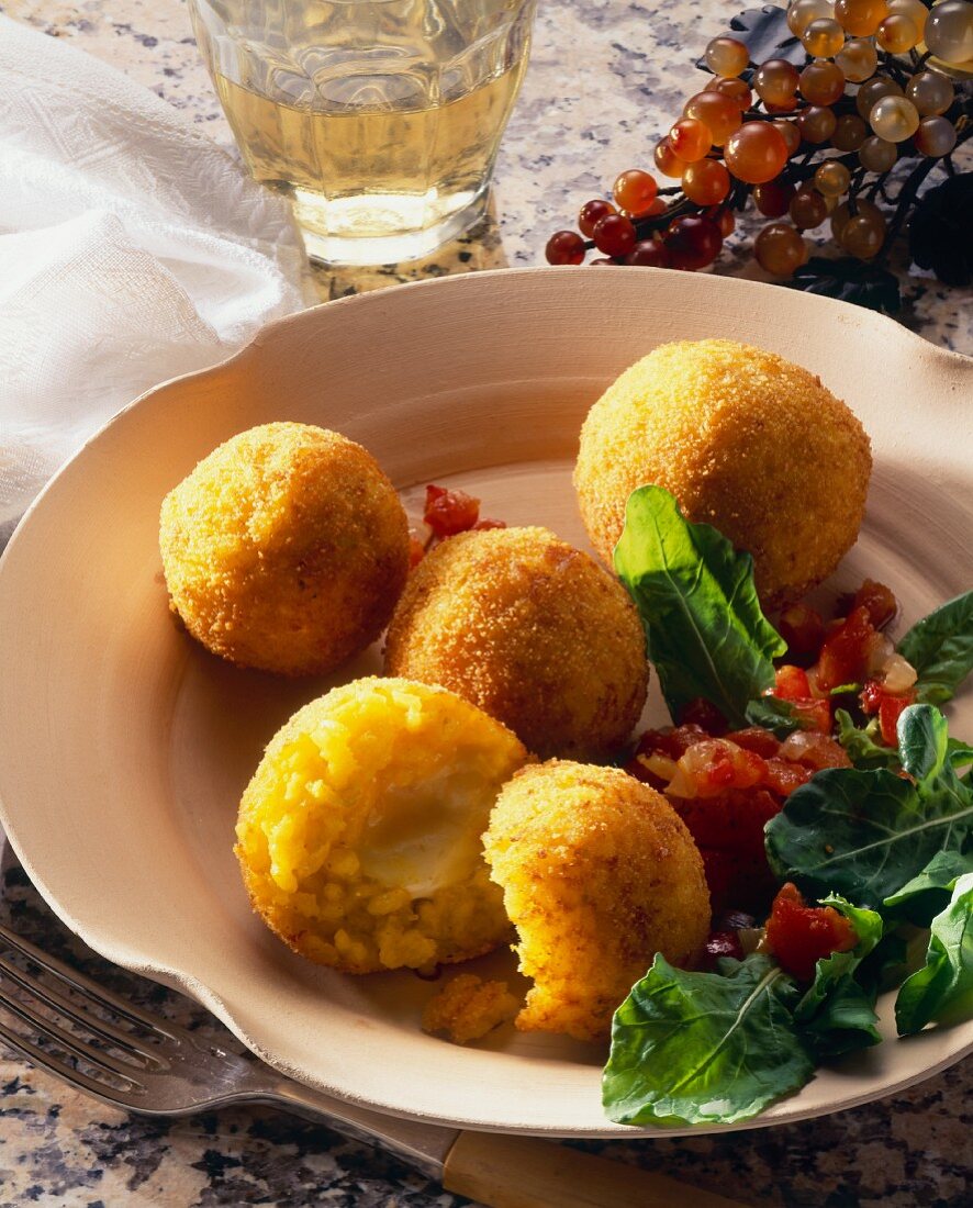 Supplì (Reisbällchen mit Mozzarellafüllung, Italien)