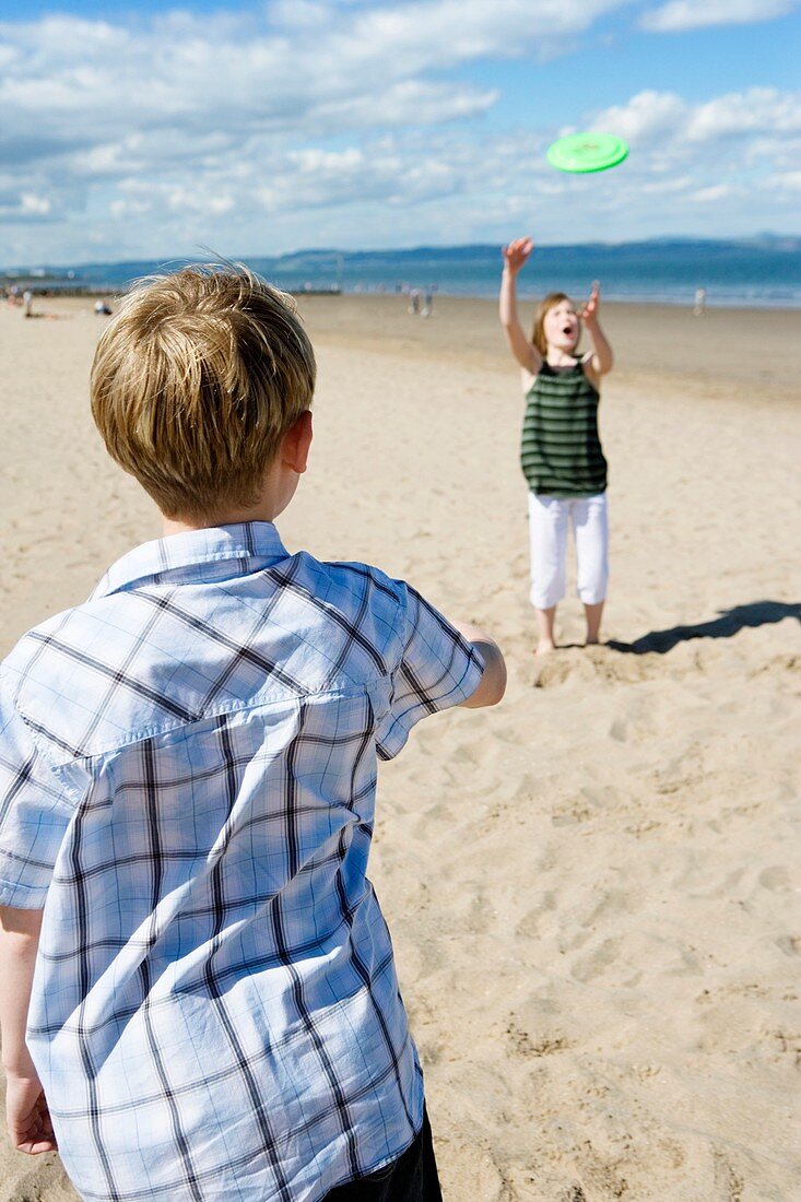 Boy and girl playing frisbee