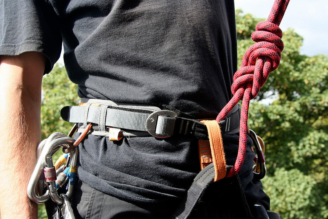 Climbing safety harness