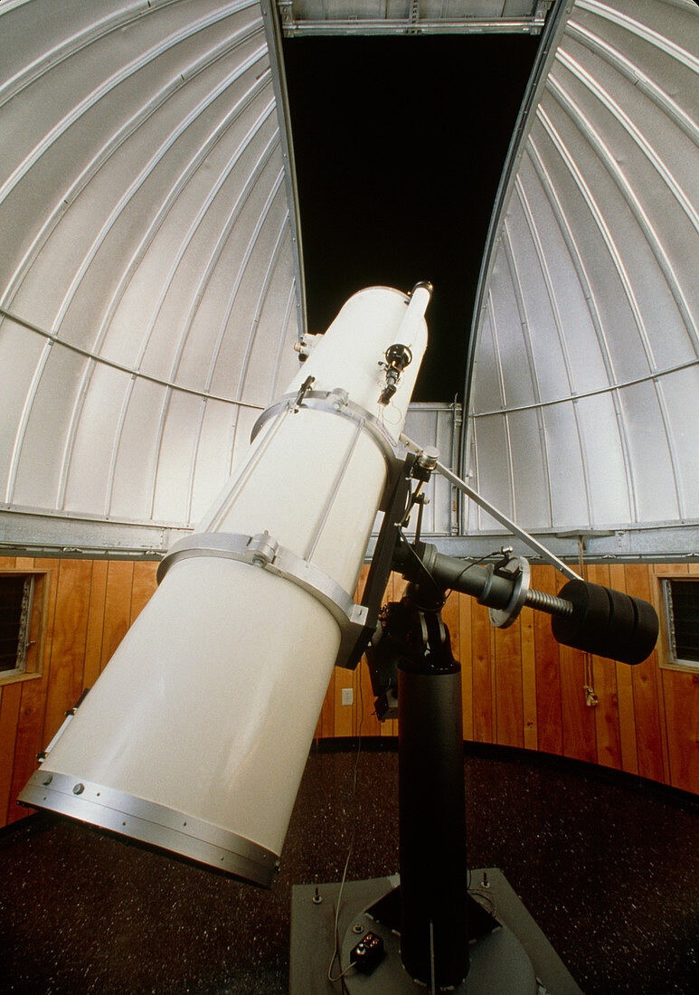 Amateur astronomy: Newtonian reflector telescope