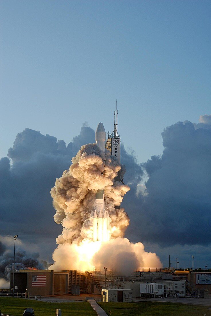 Dawn spacecraft being launched,2007