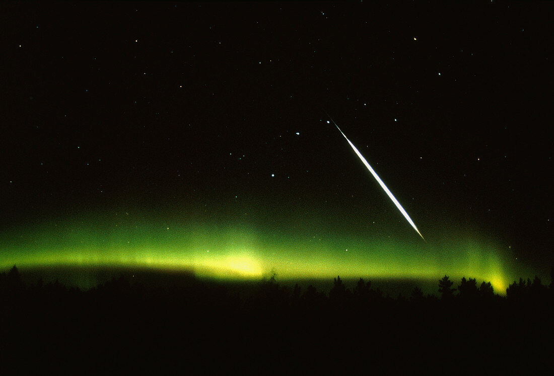 Bright fireball meteor and aurora borealis