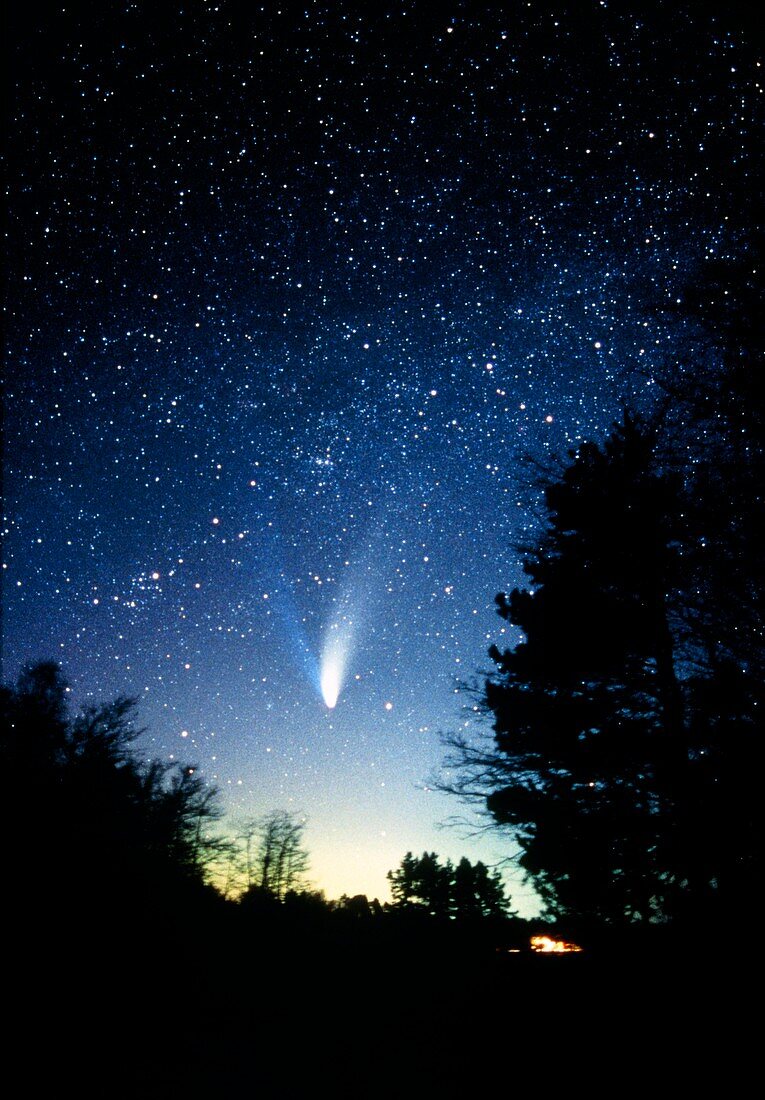 Comet Hale-Bopp and aurora borealis