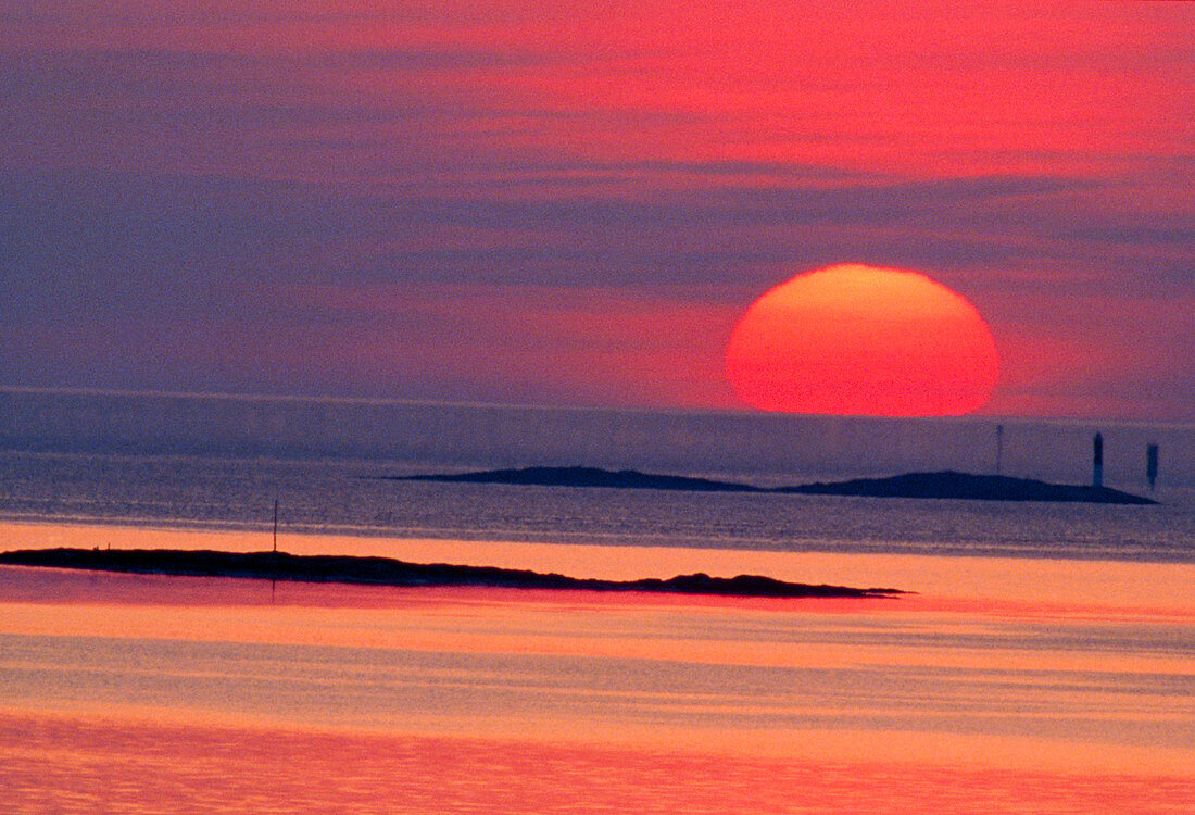 Image of the solar disc upon the horizon at sunset