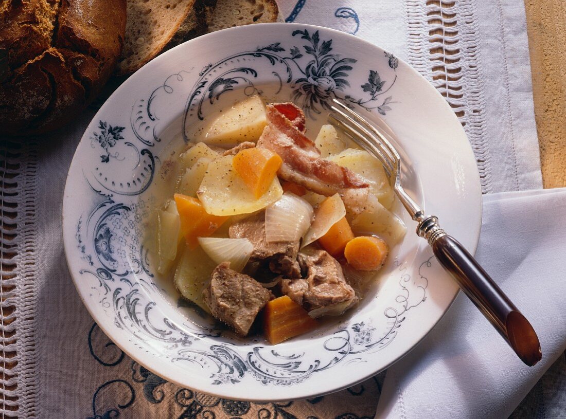 Pichelsteiner (German meat and vegetable stew)