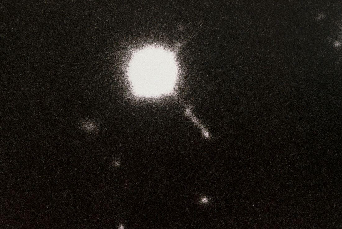 Optical photograph of quasar 3C 273 and its jet