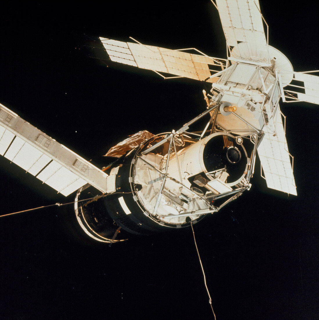 Skylab space station seen from Skylab-3 module