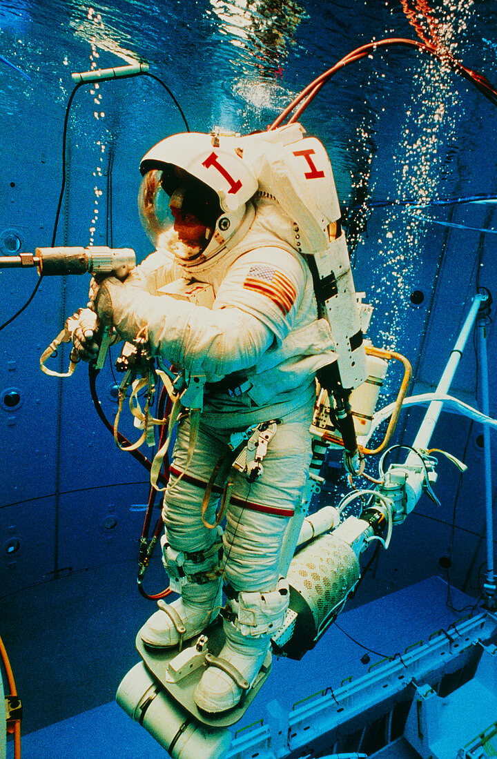 Astronauts underwater rehersal,HST repair mission