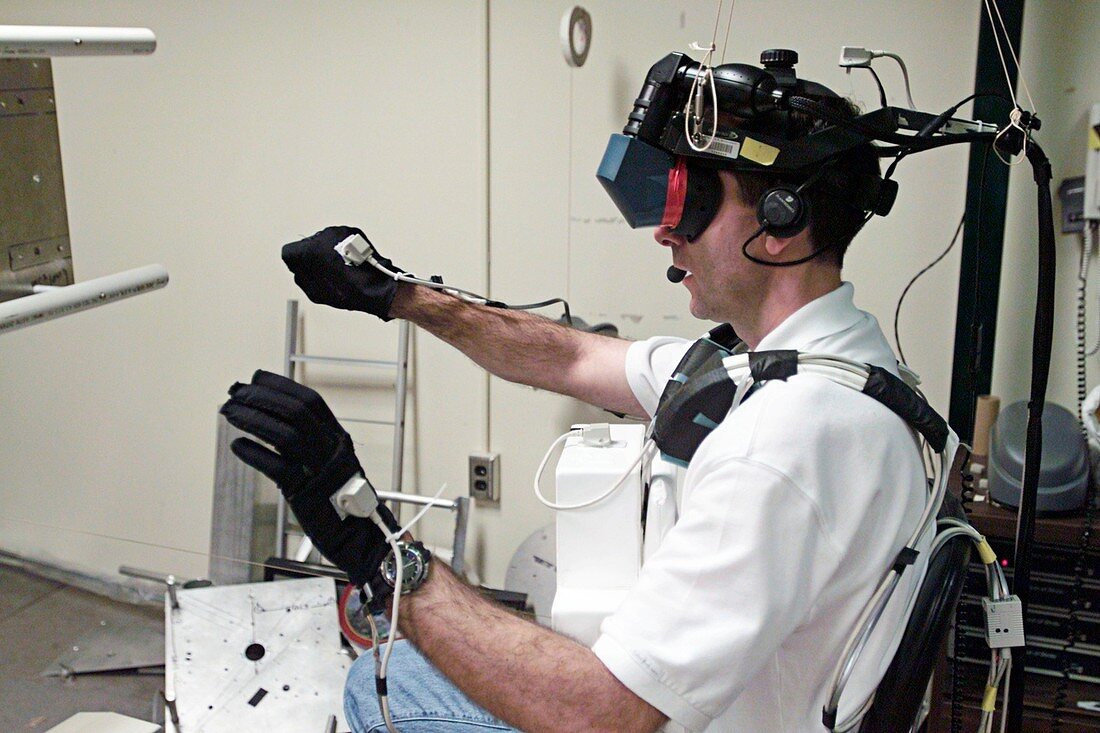 Virtual reality astronaut training