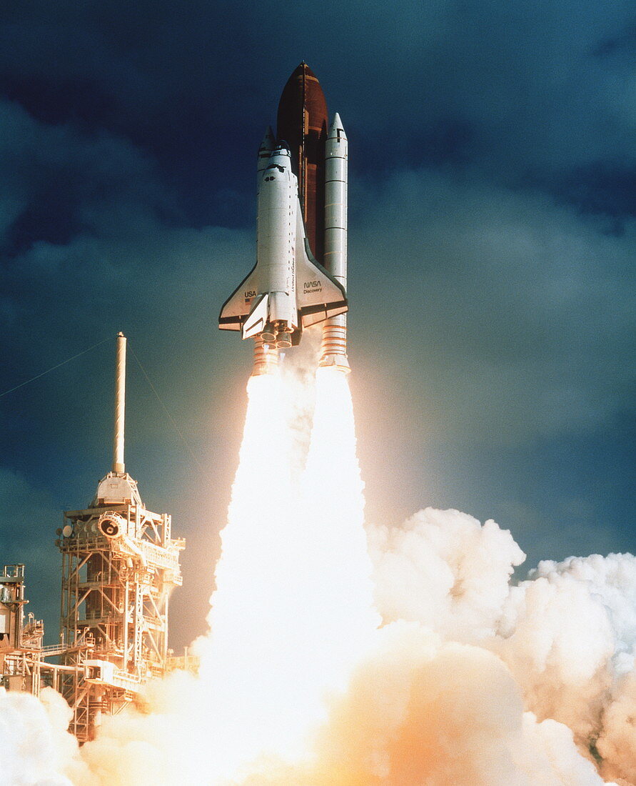 Launch of shuttle STS-31,carrying space telescope