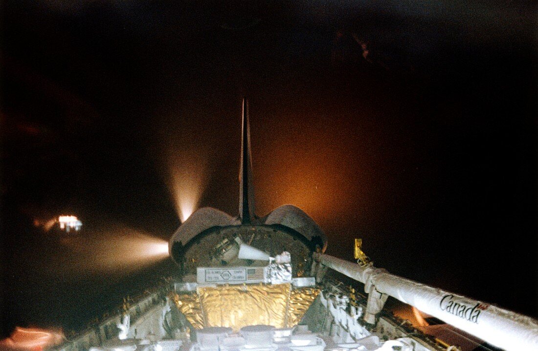 Thrusters firing on Shuttle Discovery,STS-39