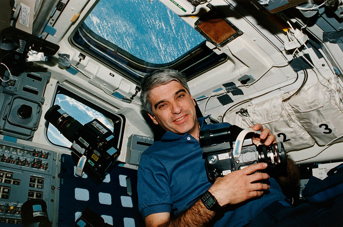 Astronaut Gutierrez with cameras,STS-59