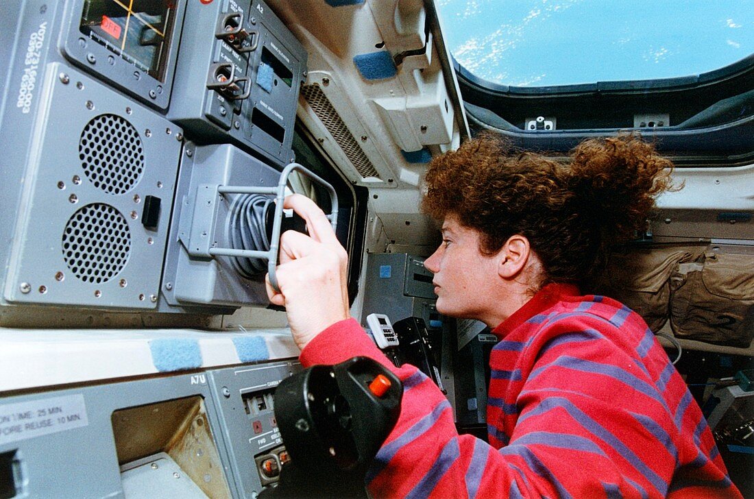 Astronaut Helms with RMS controller,STS-64