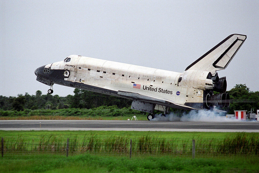 Shuttle mission STS-121 landing,07/2006