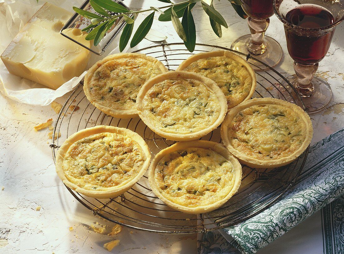 Small short pastry cheese tartlet with leeks