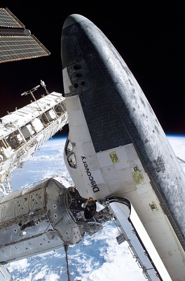 Discovery docked to the ISS,03/08/2005