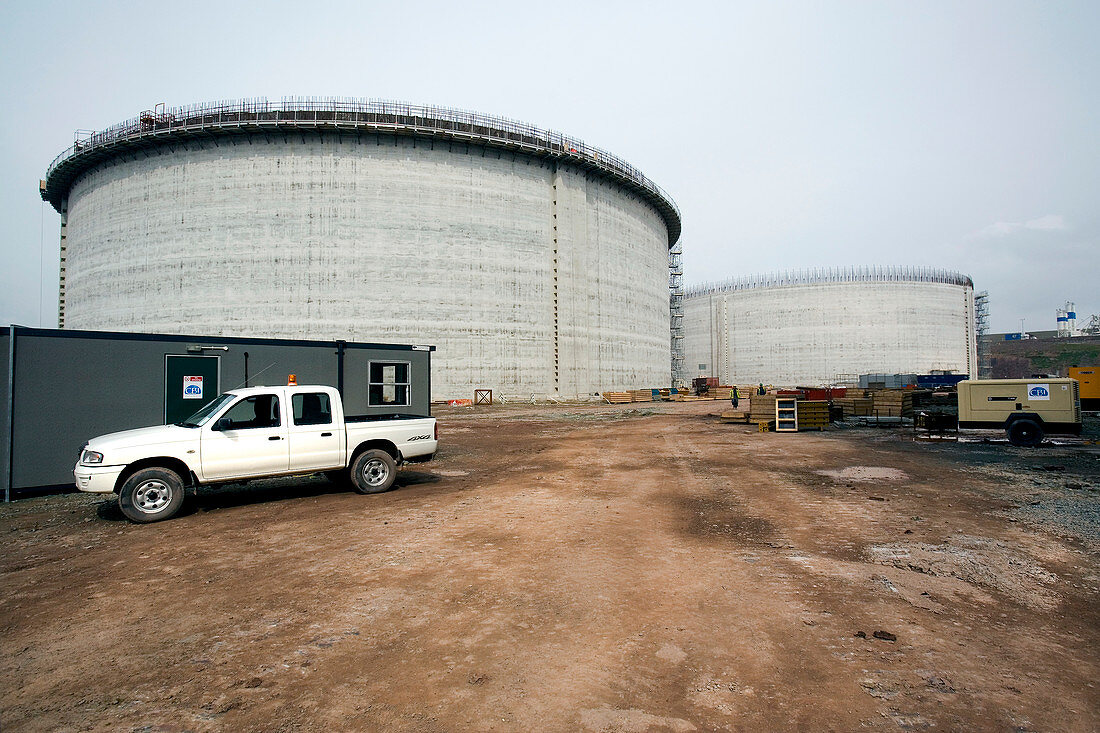Tanks for storing liquefied natural gas