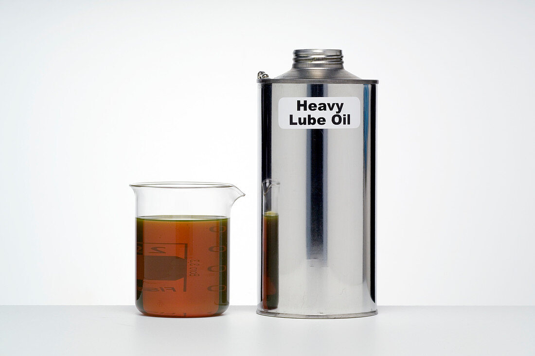 Heavy lubricating oil