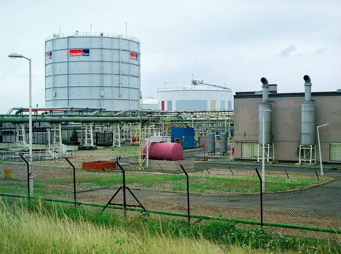 Oil terminal storage tanks