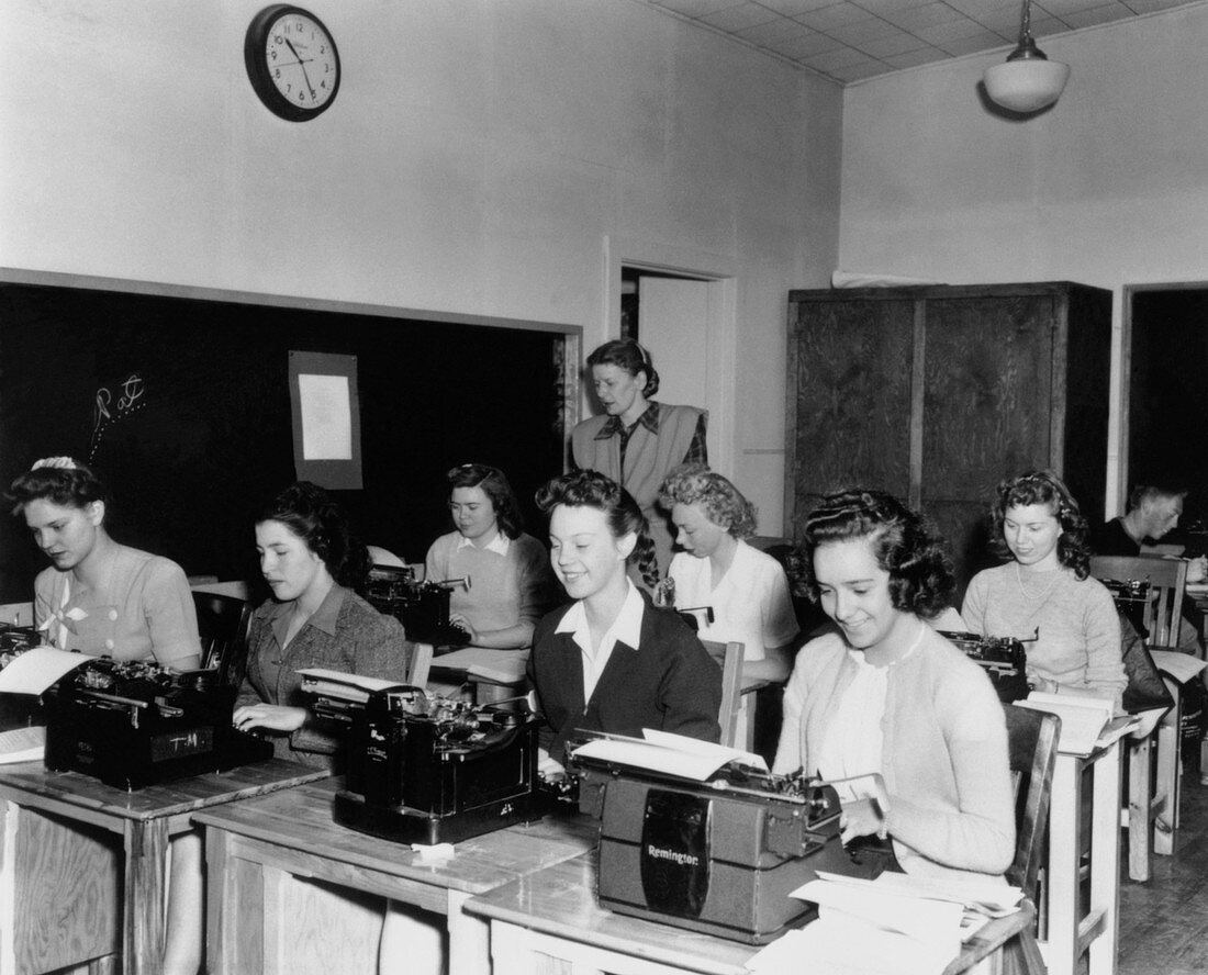 Young women learning to type,Los Alamos,1943-5