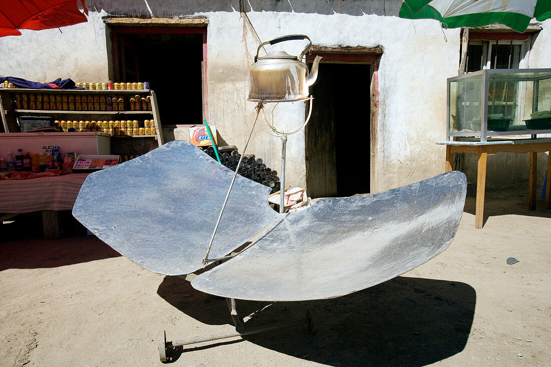 Solar powered kettle