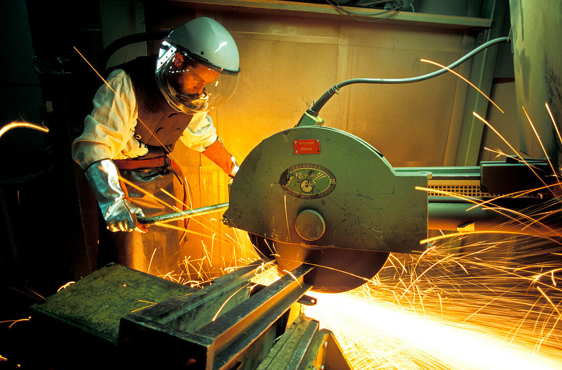 Low-level nuclear waste,cutting machine