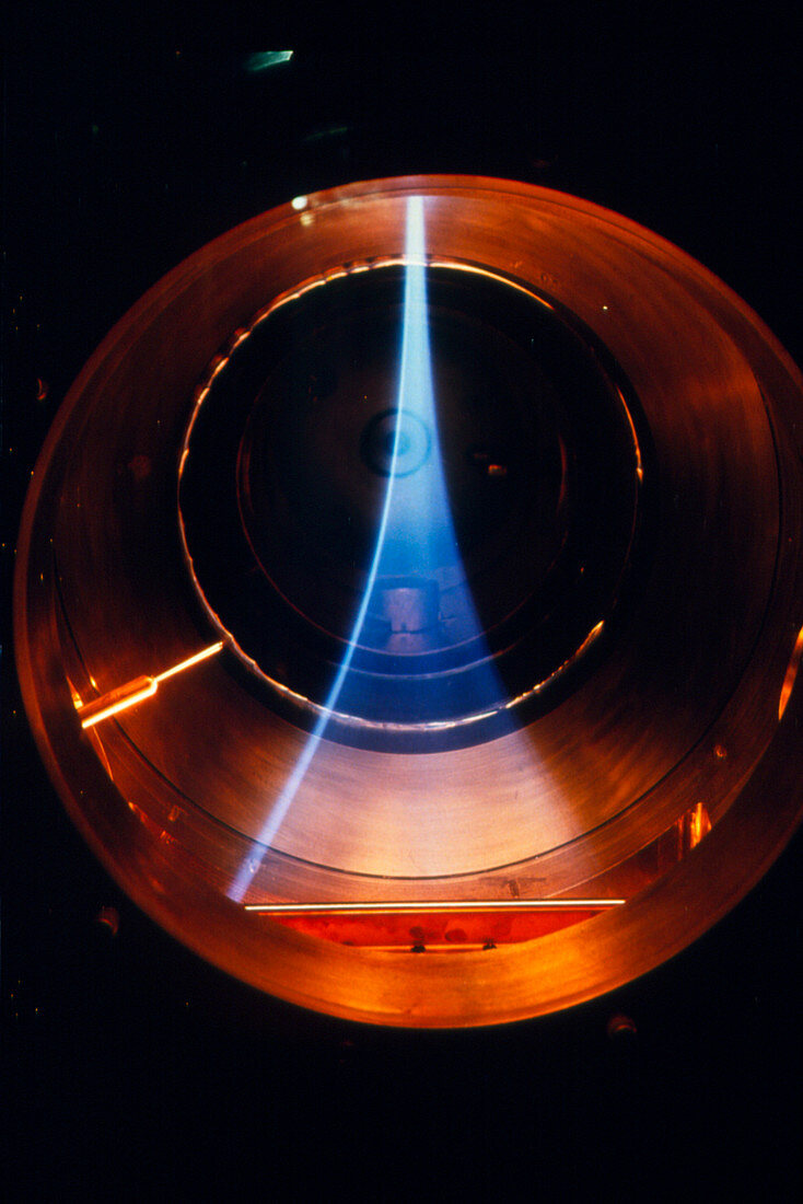 The blue haze of a hydrogen isotope plasma