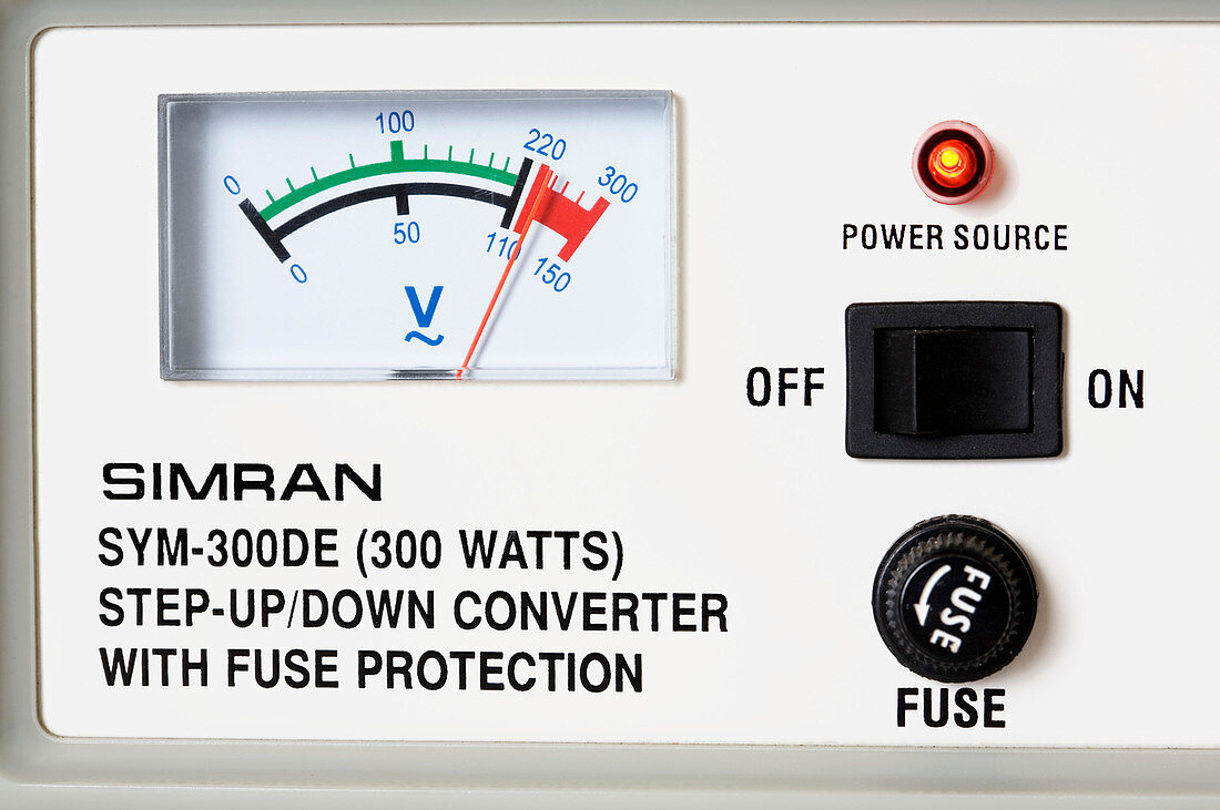 Voltage converter