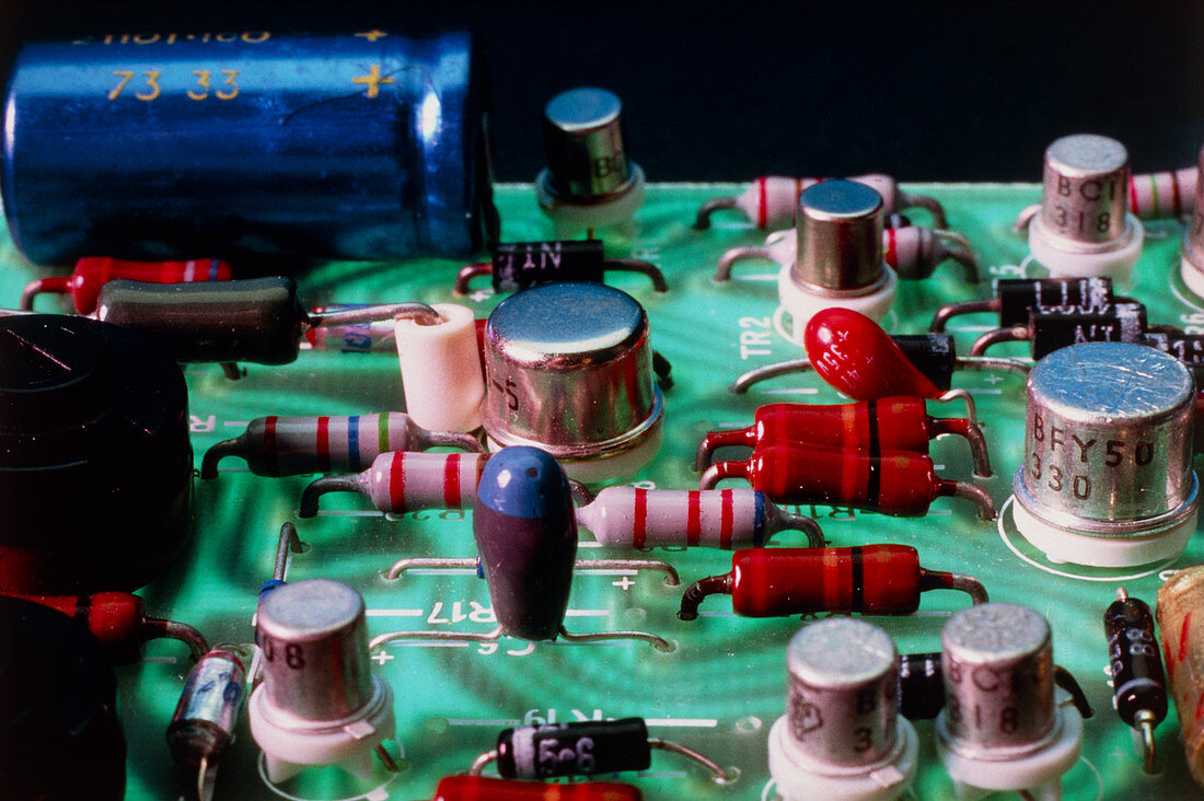 A smoke detector transistor circuit