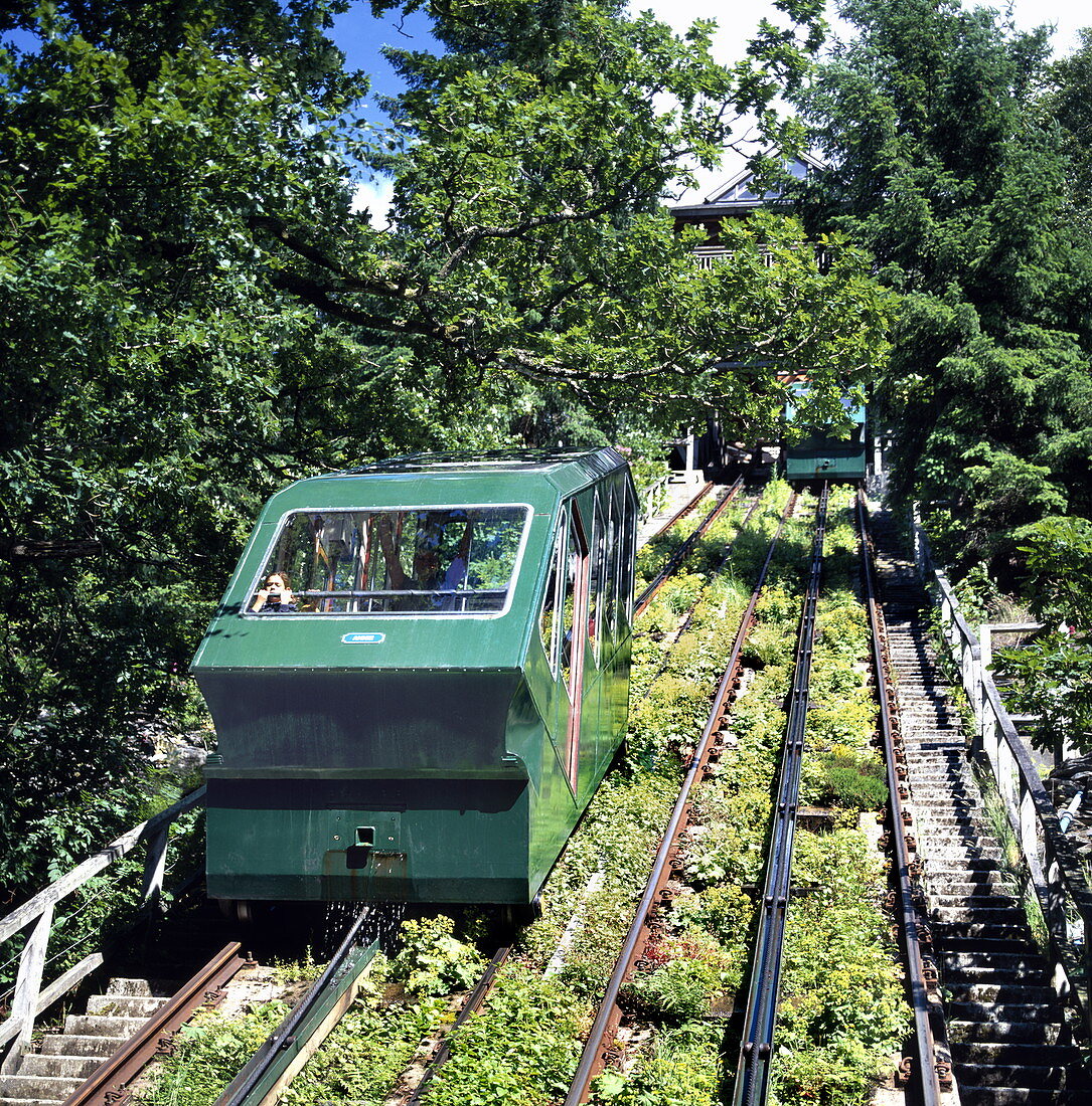 Water-powered funicular railway