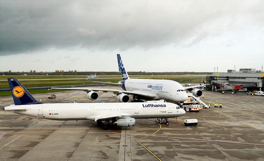 Airbus A380 and A321 aircraft