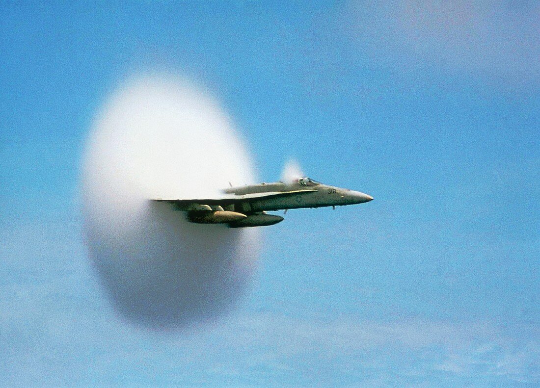 Aircraft sonic boom cloud