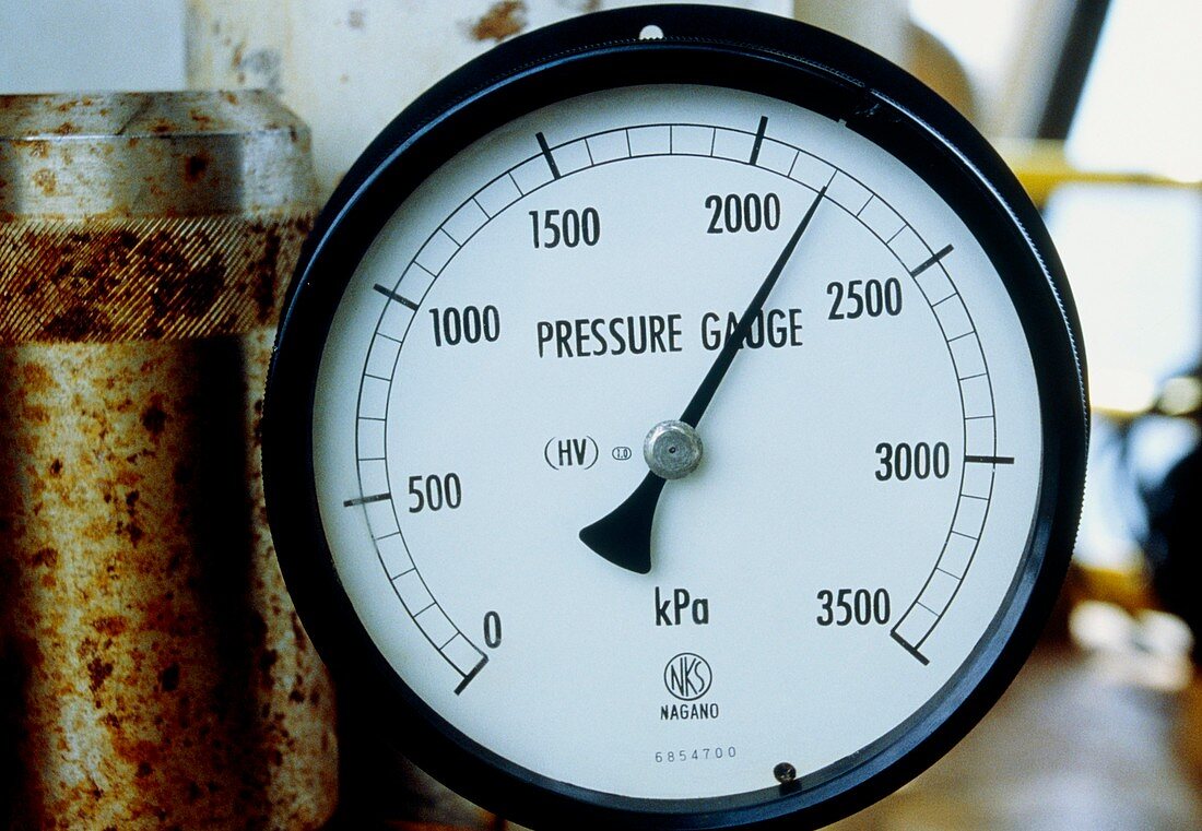 Oil tanker pressure gauge