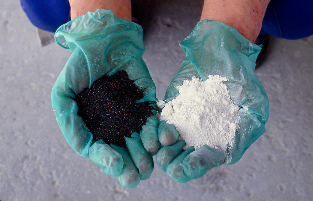Black ilmenite & titanium dioxide (paint powder)
